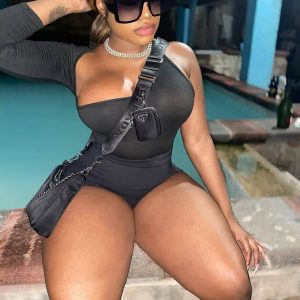 24 ans, le nu libre c’est maintenant Aissata - rencontre-Teen-Saint-Étienne