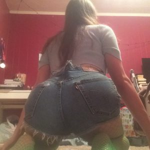 Chaleur nue Lucy - rencontre-Naturiste-Pau