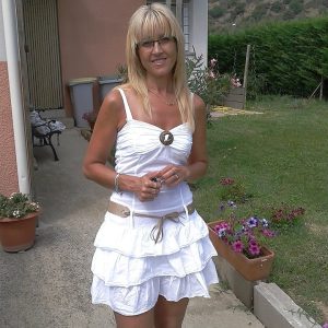 Nu dans le sud, ça libère Lucrèce - rencontre-Cougar-Nice