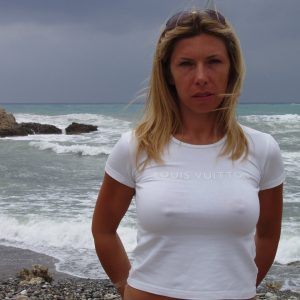 Aller, on se fait une balade à poil sur la plage ? Joëlle - rencontre-Naturiste-Sarcelles